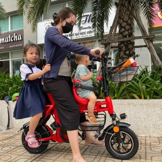 KHÁCH HÀNG TIN TƯỞNG LỰA CHỌN SẢN PHẨM TẠI CỬA HÀNG DANIEL