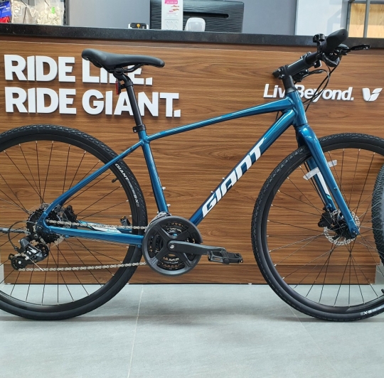                                      XE ĐẠP THÀNH PHỐ GIANT ESCAPE 1 2022                                