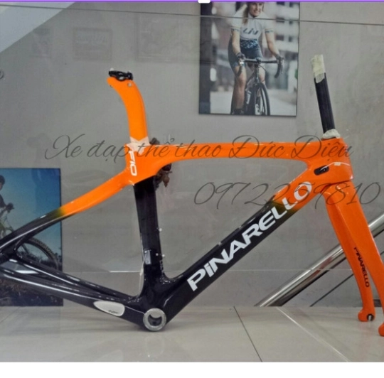                                      khung-suon-cacbon-f10-pinarello màu cam                                
