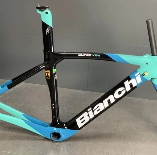                                      Khung Carbon Bianchi oltre XR4 ngàm thắng 2 ốc                                